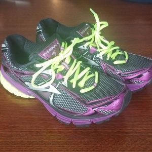 Brooks Ravenna Size 9